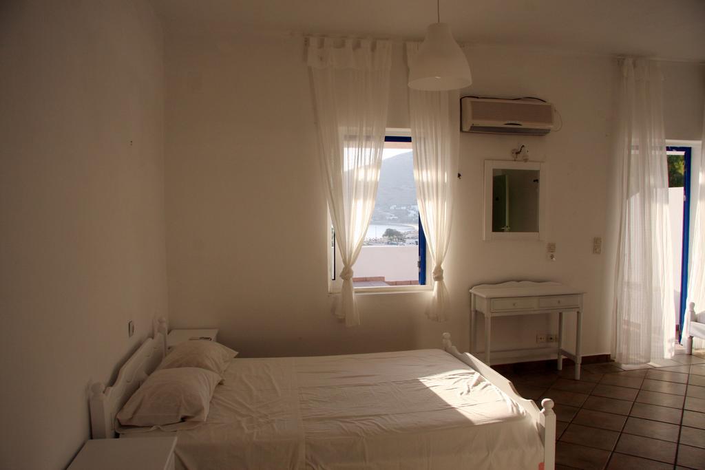Armadoros Hotel / Ios Backpackers Екстер'єр фото