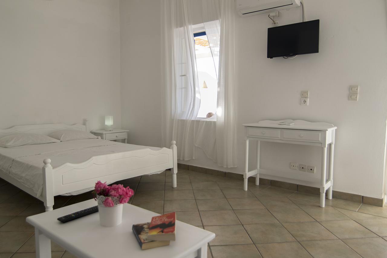 Armadoros Hotel / Ios Backpackers Екстер'єр фото